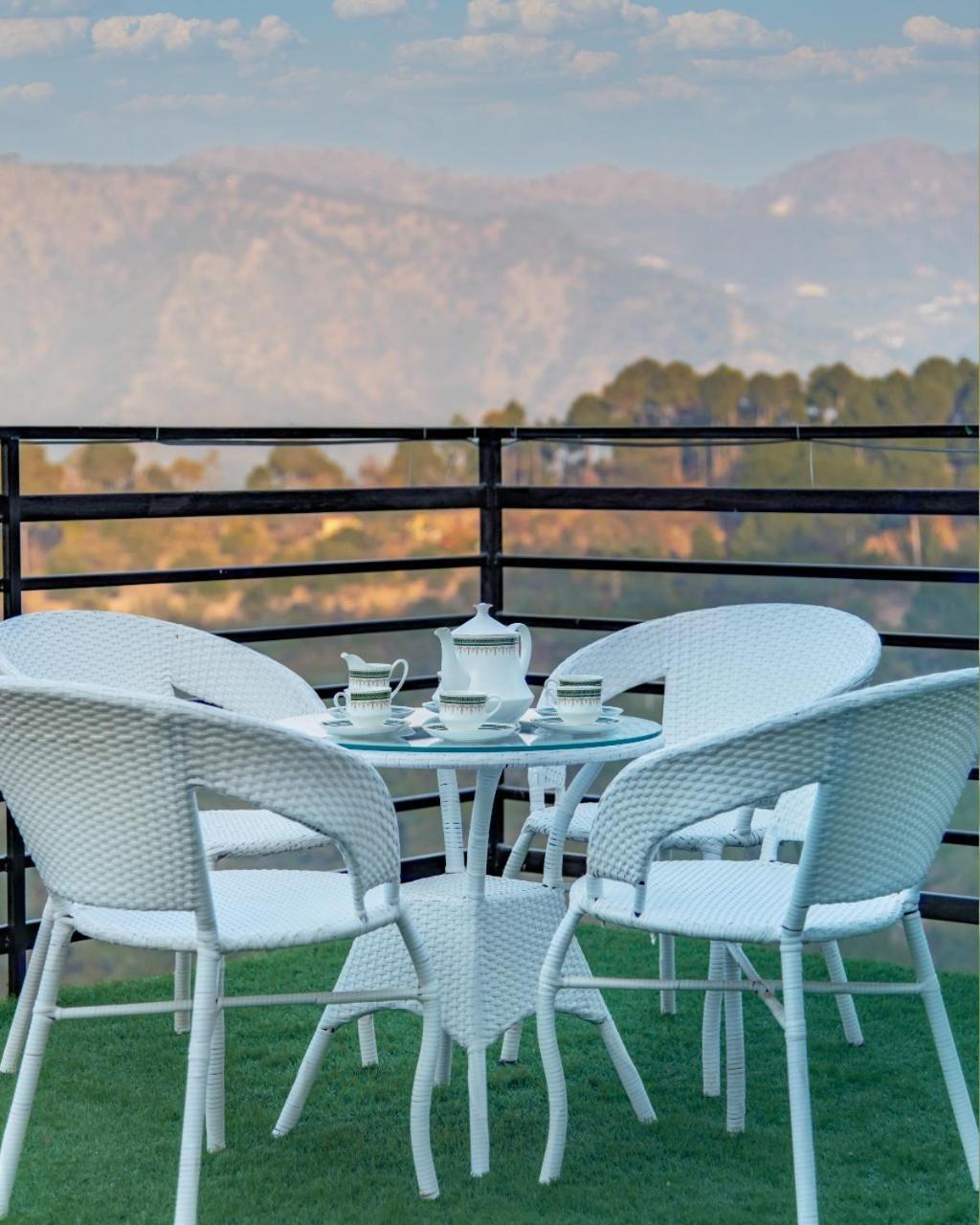 Mystic Kasauli I Pvt Balcony I Peacefull Area I Serviced Apt I By Exotic Stays Экстерьер фото